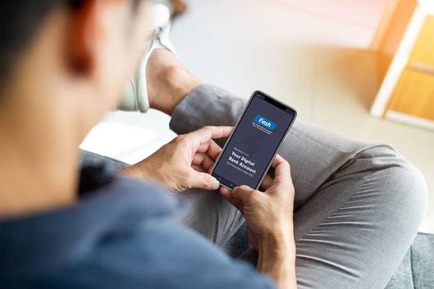 Mockup,Image,Blank,White,Screen,Cell,Phone.men,Hand,Holding,Texting