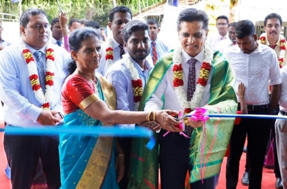 01.-Mr.-S.C-Weerasekara-Group-Director-Chief-Operating-Officer-of-Capital-Maharaja-Group-and-Mr.-Kirubakaran-Managing-Director-of-the-Jaffna-Re-distribution-Centre-at-the-opening-ceremony.jpg