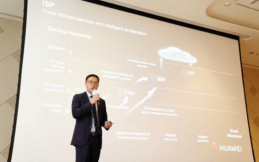02.-Brandon-Wu-CTO-of-Asia-Pacific-Enterprise-Business-Group-delivered-a-speech-at-the-summit-LBN-Fill.jpg