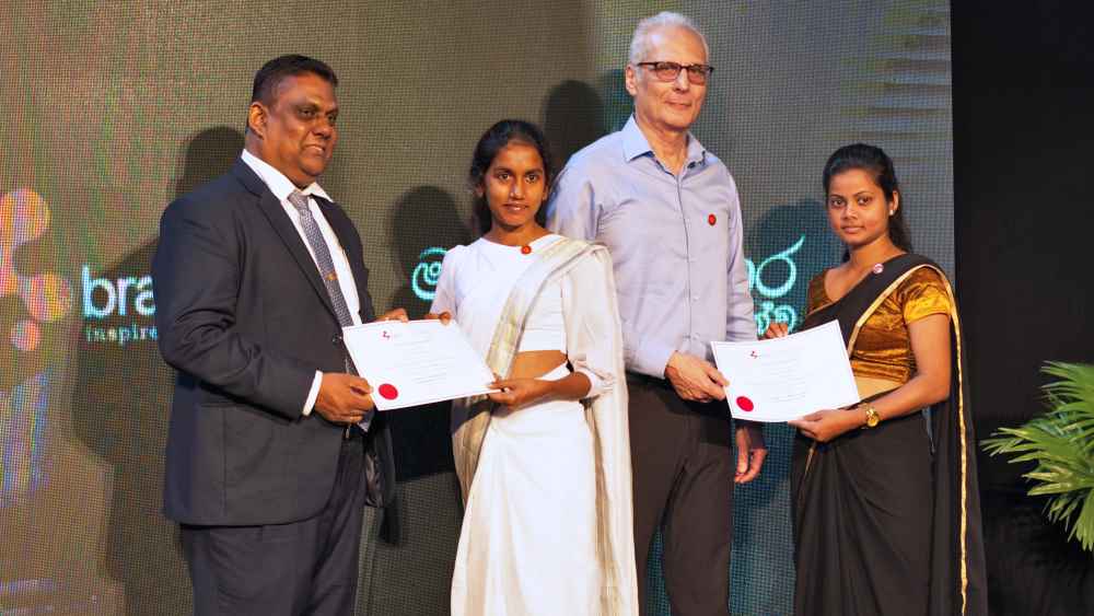 Brandix-Manusathkara-University-Scholarship-Programme-nurtures-the-future-potential-of-youth-1-LBN.jpg