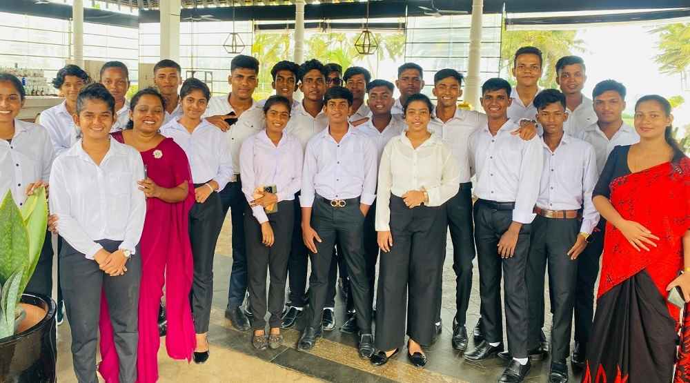 1-Weerawila-student-batch-LBN.jpg