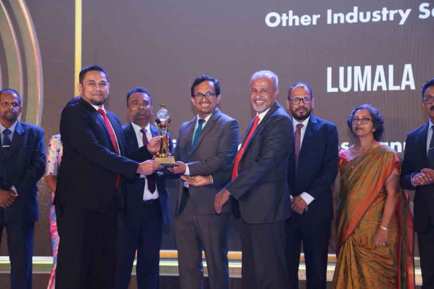 Image1- Lumala receiving award (LBN)