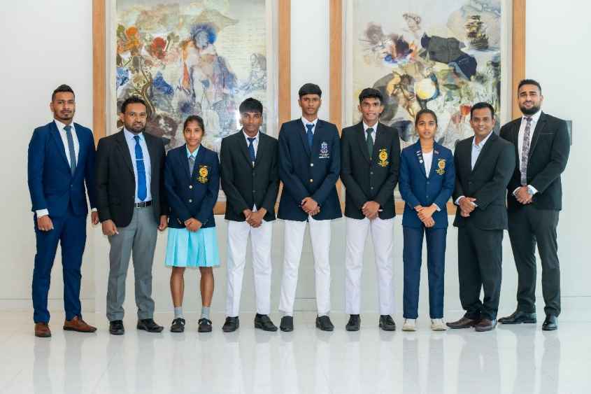 5 athletes with CBL Foods representatives (LBN)