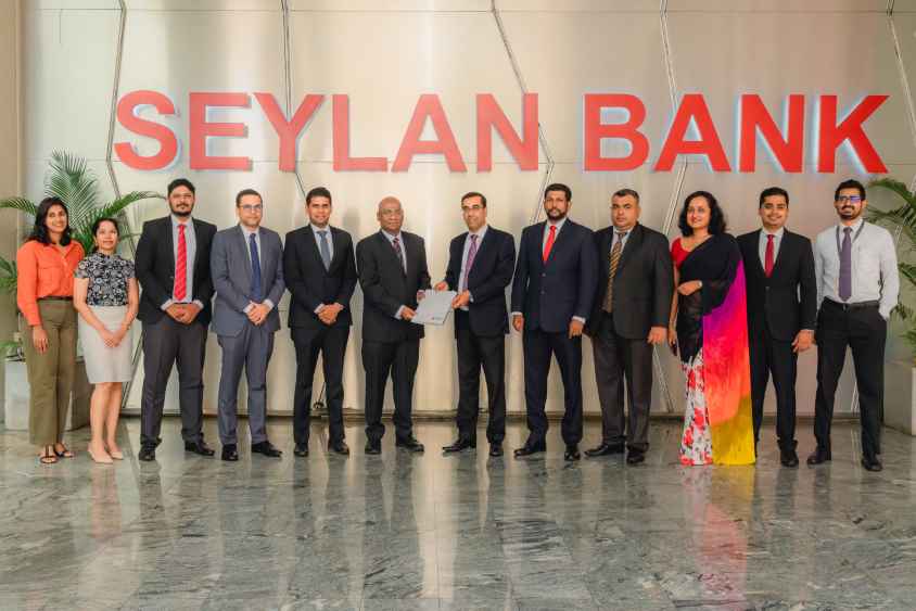 The-Seylan-Bank-VIMAN-teams-at-the-signing-of-the-partnership-LBN.jpg