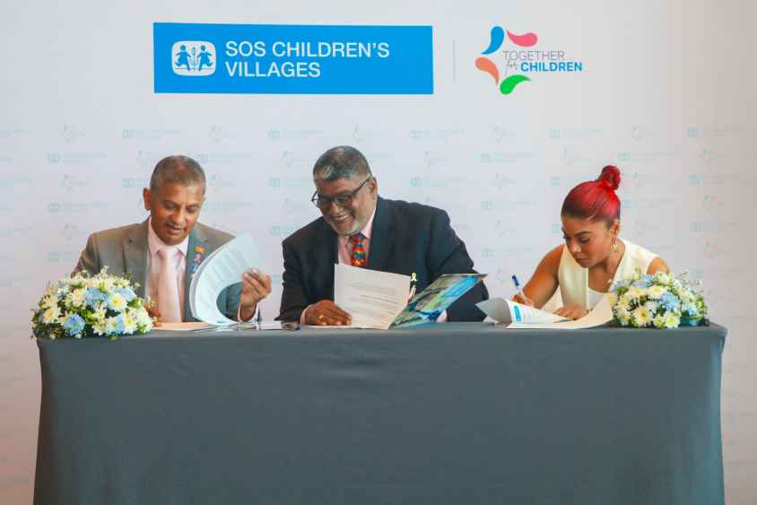 Roshan Mahanama and Umaria Sinhawansa Join SOS - Sinhala (LBN)