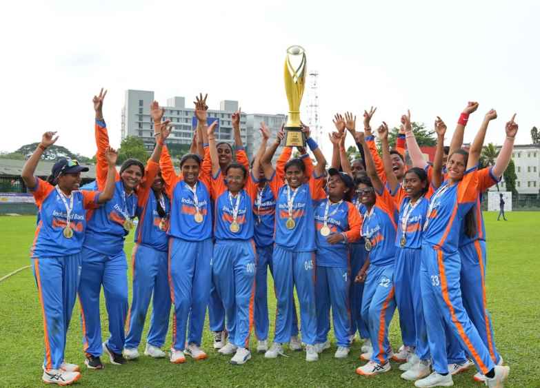 IMG-2_the-winning-team-India-celebrating-their-victory-LBN.jpeg