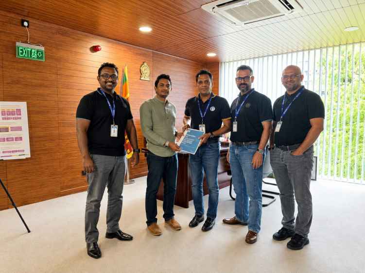Members ofSLCGE exco commitee with Minister Chathuranga Abeysinghe (LBN)